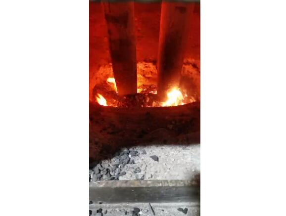 電弧爐冶煉現(xiàn)場視頻
